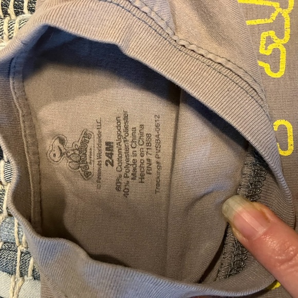 Peanuts "I Get All The Chicks" T-shirt With Joe Cool, Woodstock, & Friends - Picture 3 of 6